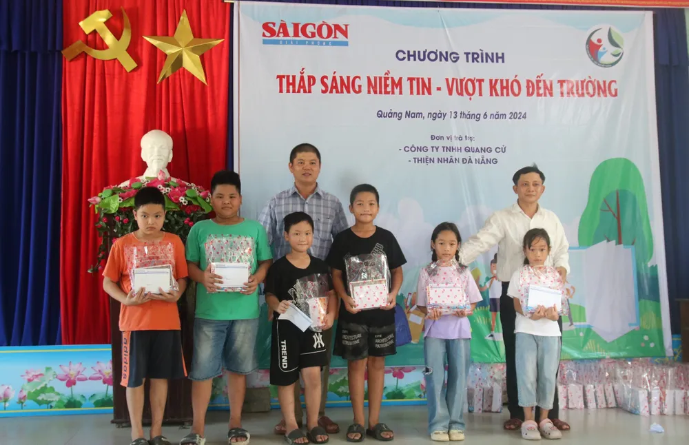 13-6-thap-sang-niem-tin (2).jpg