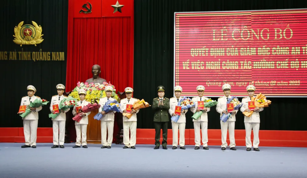 18-2-22-lanh-dao-cong-an nghi-huu-1.jpg