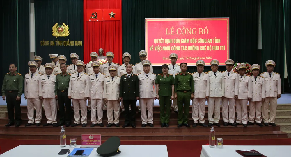 18-2-22-lanh-dao-cong-an nghi-huu-3.jpg