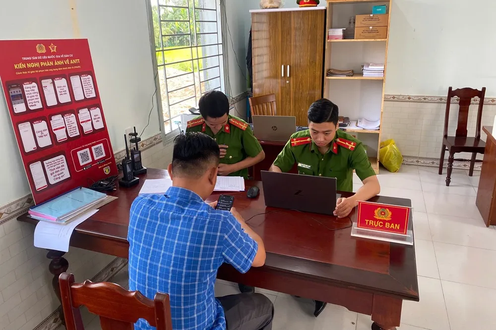 16-4-cong an phuong dien minh.jpg