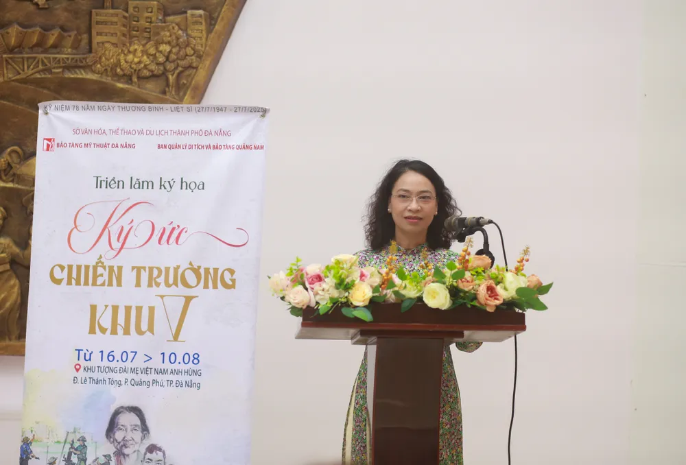 Bà Nguyễn Thị Hội An phát biểu, chia sẻ tại buổi lễ..JPG