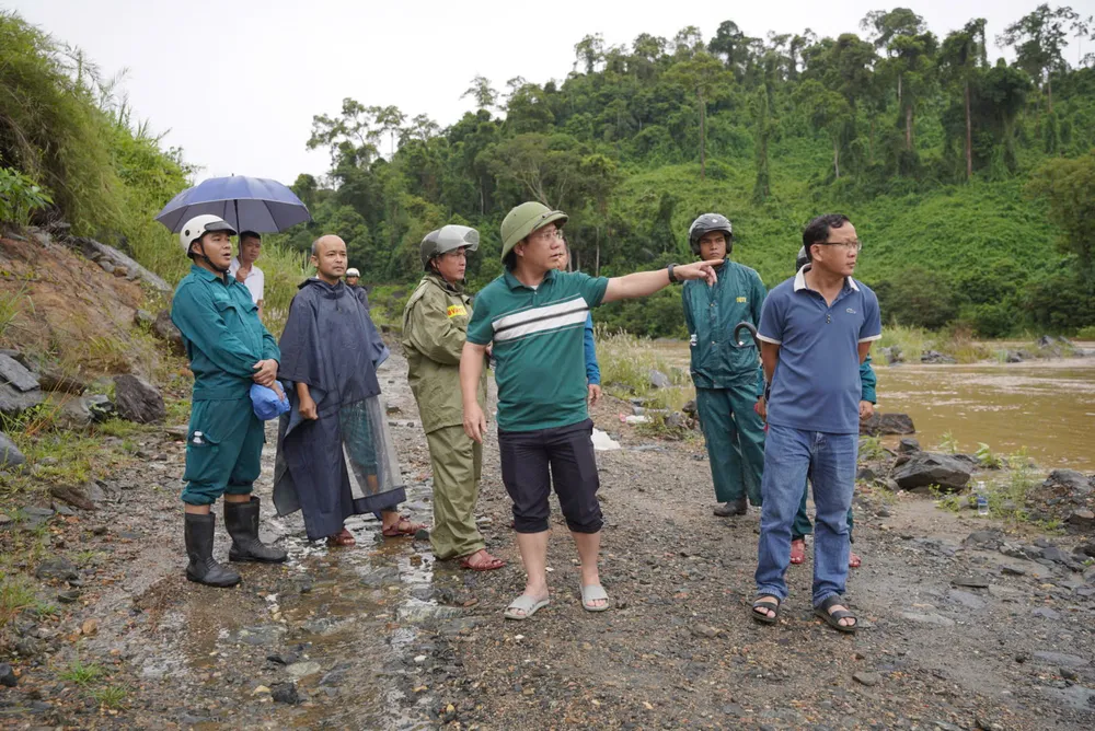 28-9-nguoi-dan-bi-lu-cuon 2.jpg