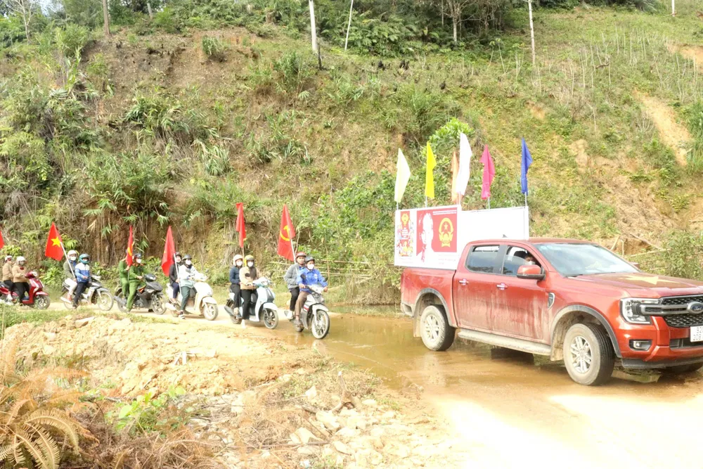 a vuong bau cu 2.jpg