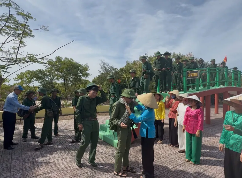 25-7-bo-doi-ve-lang-2.jpg