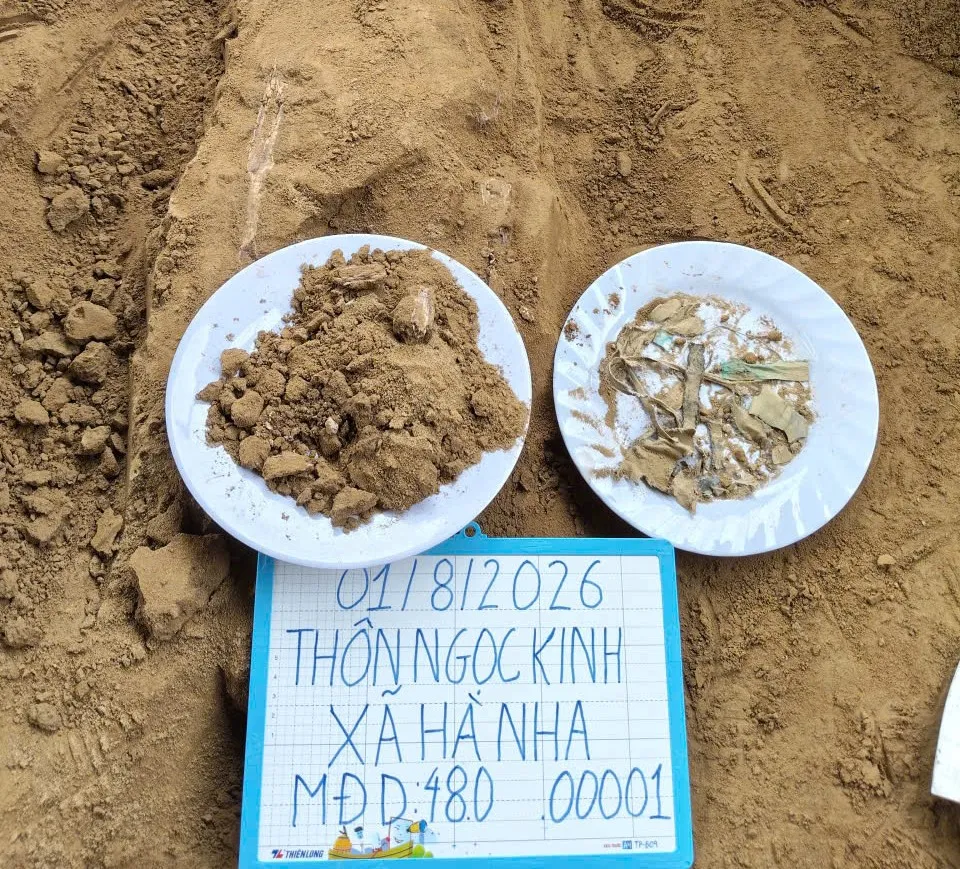 4-8- Các mẫu xương và di vật được tìm thấy.jpg