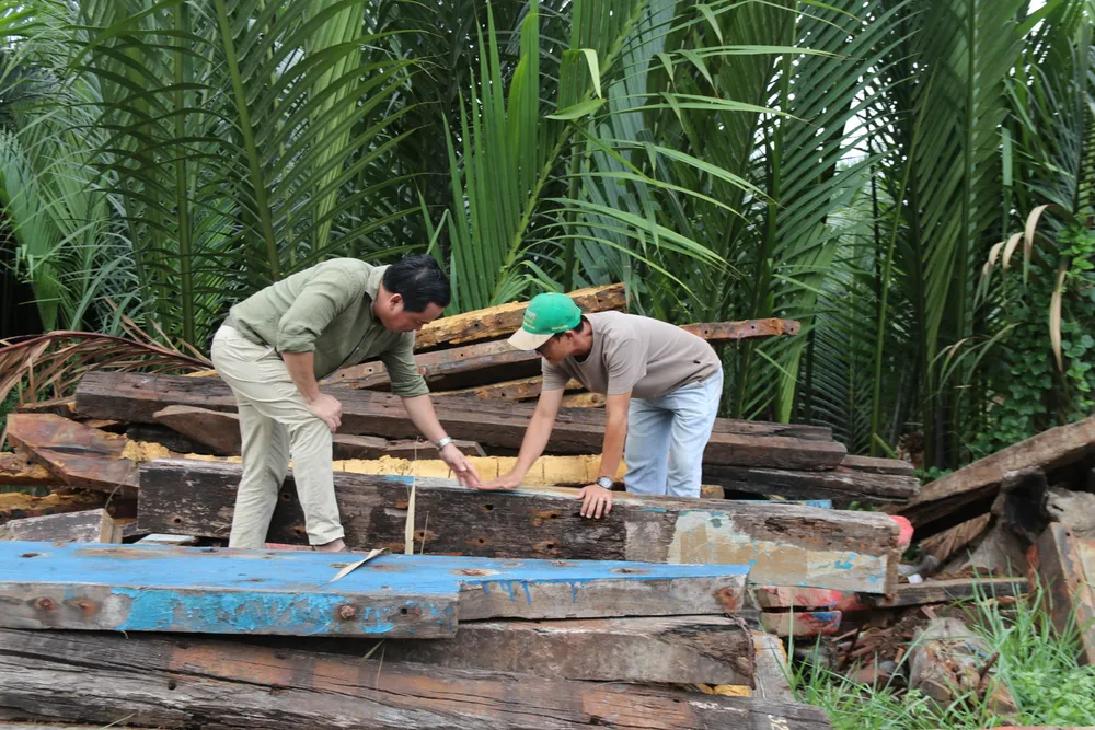27-8-Hội An tái sinh gỗ tàu thuyền 1 (1).JPG