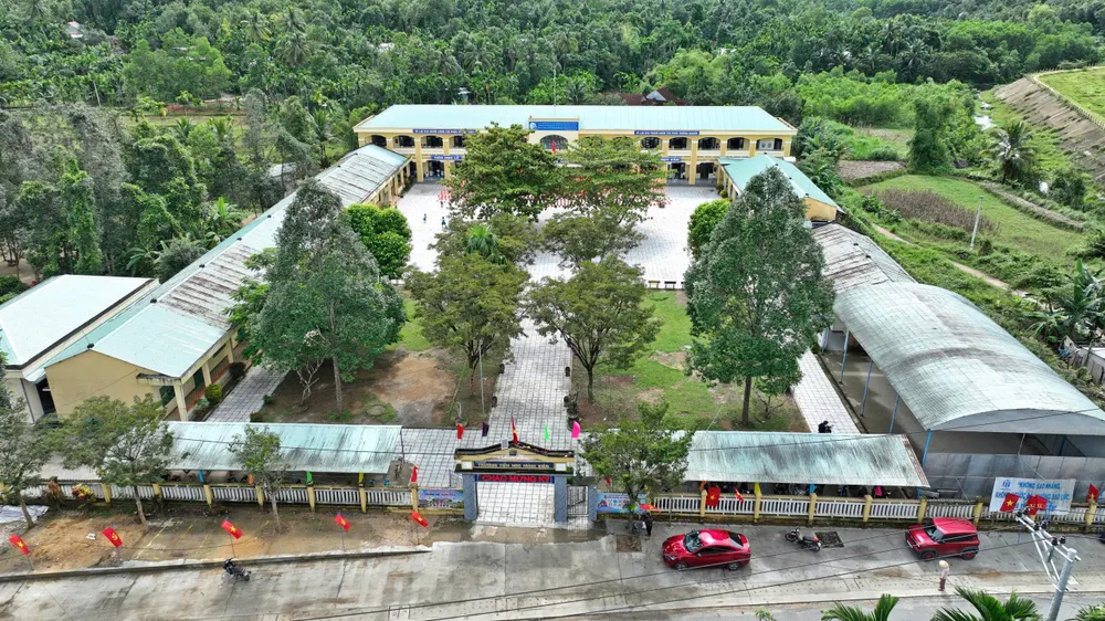 gieo-mam-tri-thuc-tren-que-huong-cu-Huynh-3.jpg