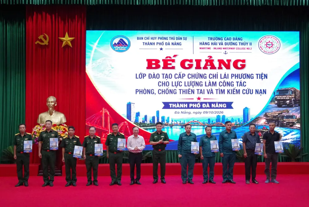 9-10- Đà Nẵng cấp chứng chỉ cứu hộ cứu nạn 1.jpg