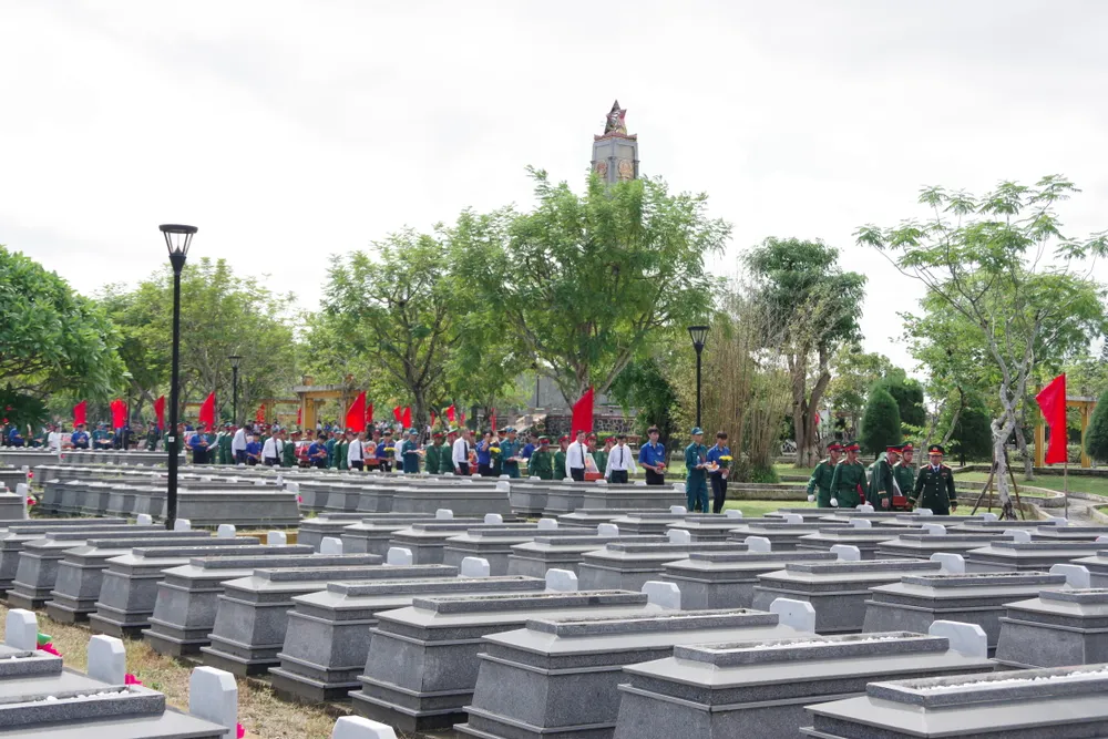 Đà Nẵng truy điệu, an táng 14 hài cốt liệt sĩ 3.JPG