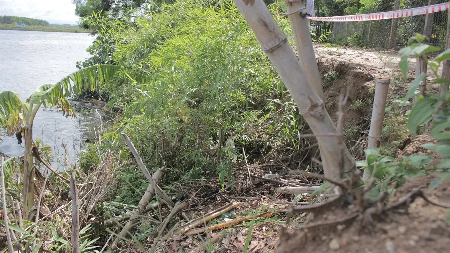 Sạt lở bủa vây ven sông Thạch Hãn, người dân thấp thỏm lo âu ảnh 4