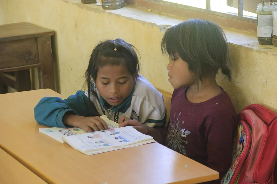 Nâng bước tới trường cho học sinh nghèo vùng biên ảnh 1