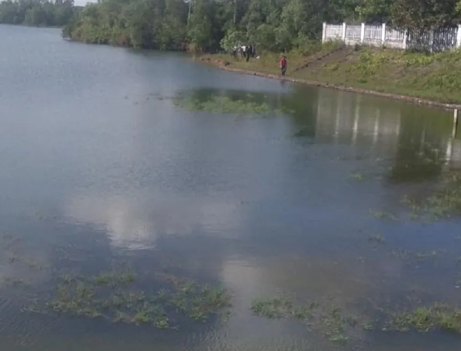 Nam sinh lớp 12 chuyên toán tử vong dưới hồ nghi tự tử ảnh 1