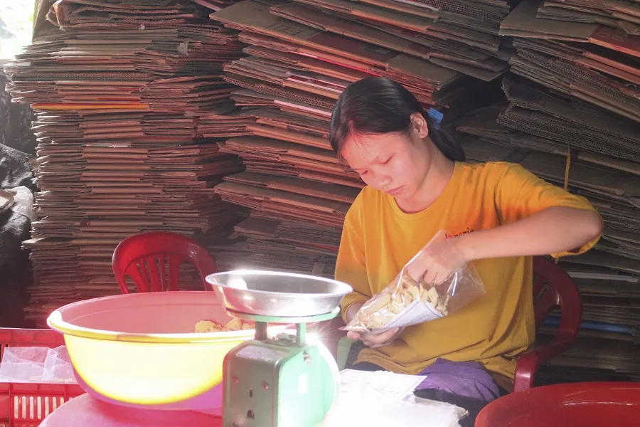 Làng nghề mứt gừng Mỹ Chánh vào vụ tết ảnh 7