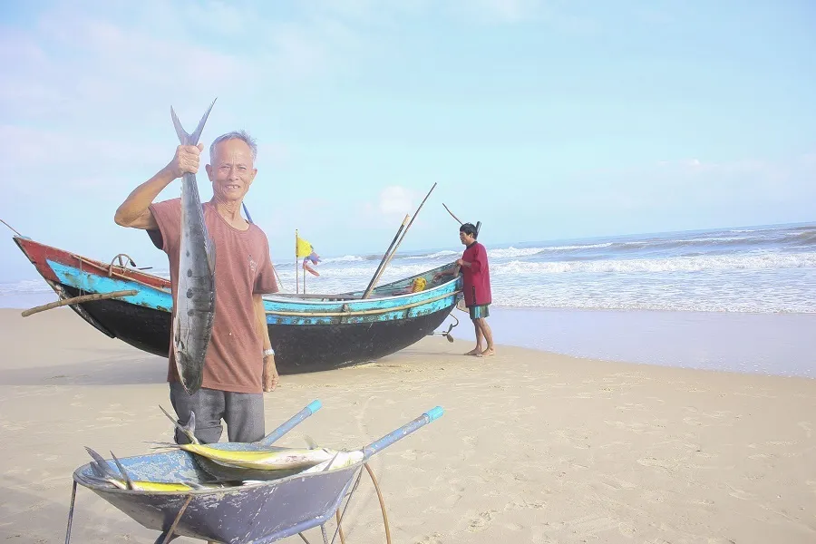 Ngư dân được mùa cá bè xước những ngày giáp tết ảnh 2