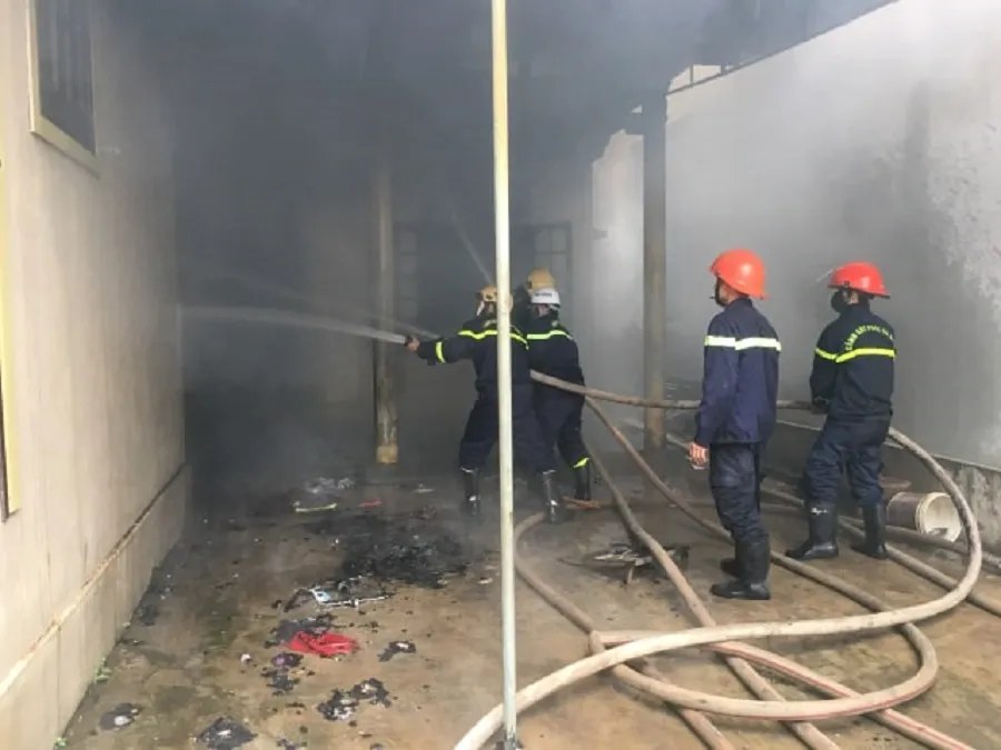 Nam thanh niên nghi ngáo đá, tự đốt nhà mình trong sáng mùng 3 tết ảnh 1