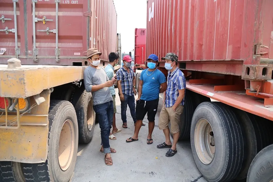 Hàng trăm xe container “rồng rắn” tại cửa khẩu ảnh 2