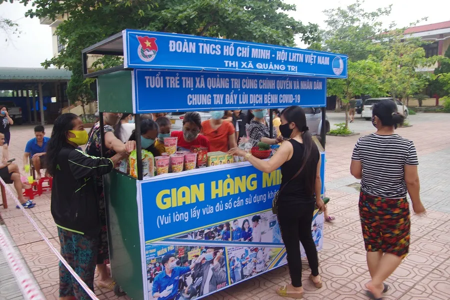 Gian hàng miễn phí bên trong khu cách ly tại Quảng Trị ảnh 1