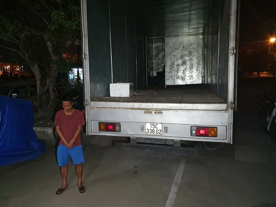 Bắt giữ 25.000 gói thuốc lá lậu trên đường vào miền Nam tiêu thụ ảnh 1