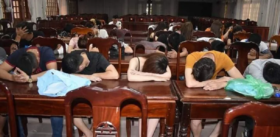 Quảng Trị: Hàng chục thanh niên dương tính với ma túy trong quán karaoke ảnh 1