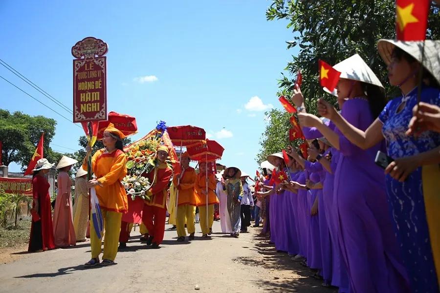  Rước long vị vua Hàm Nghi về di tích thành Tân Sở  ảnh 3