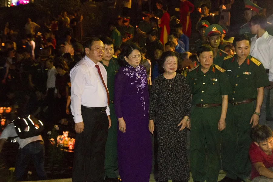 Quảng Trị: Hàng vạn ngọn nến lung linh trong đêm tri ân ảnh 4