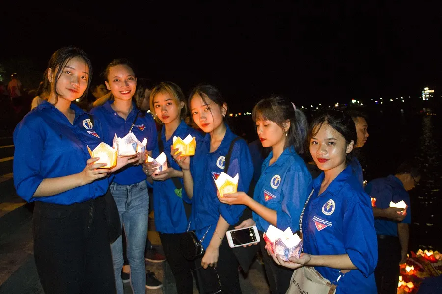 Quảng Trị: Hàng vạn ngọn nến lung linh trong đêm tri ân ảnh 6