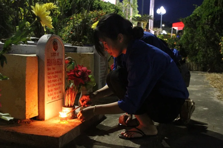 Quảng Trị: Hàng vạn ngọn nến lung linh trong đêm tri ân ảnh 10