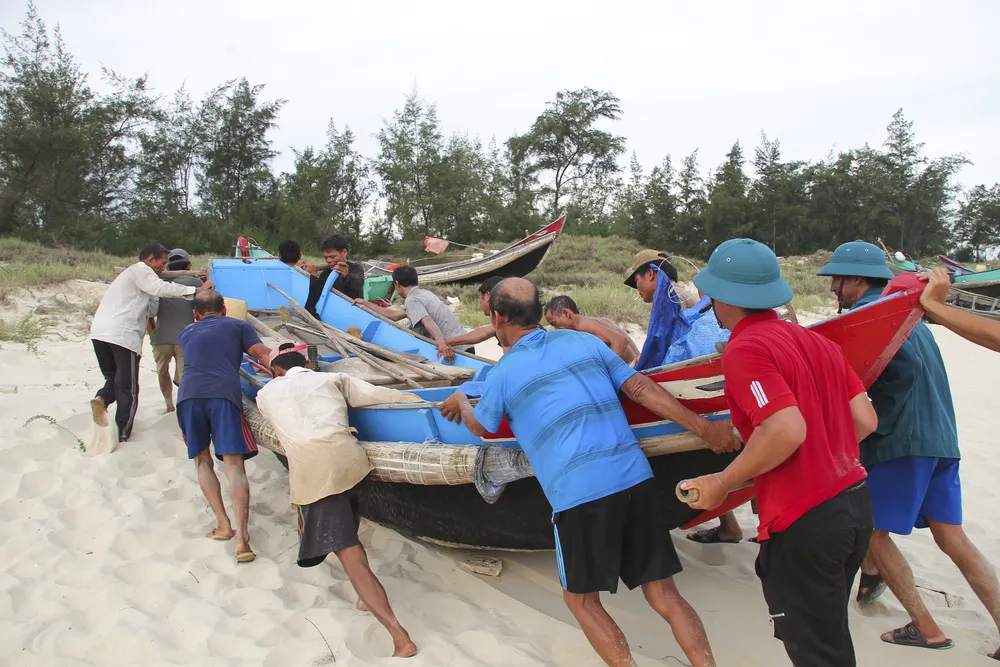 Quảng Trị cấm tàu thuyền ra khơi, cho học sinh nghỉ học để tránh bão số 5 ảnh 4