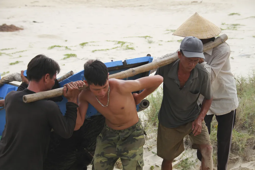 Quảng Trị cấm tàu thuyền ra khơi, cho học sinh nghỉ học để tránh bão số 5 ảnh 3
