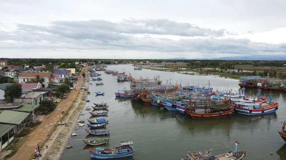 Quảng Trị cấm tàu thuyền ra khơi, cho học sinh nghỉ học để tránh bão số 5 ảnh 7