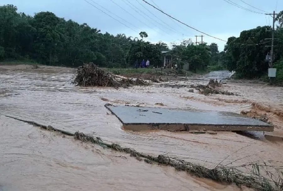 Mưa lớn gây sạt lở, sập nhà, bé gái 2 tuổi tử vong ảnh 1