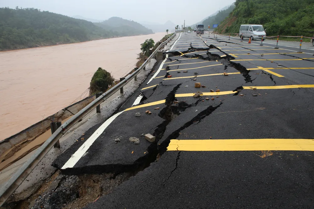 Miền núi Quảng Nam sạt lở nghiêm trọng, Quốc lộ 9 qua Quảng Trị bị ùn tắc ảnh 11