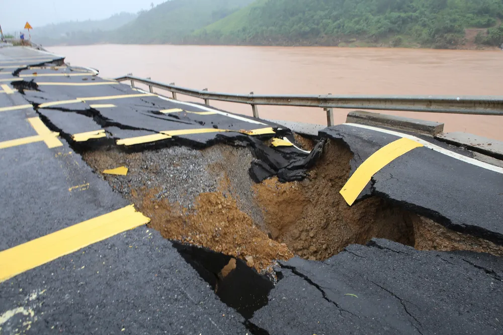 Miền núi Quảng Nam sạt lở nghiêm trọng, Quốc lộ 9 qua Quảng Trị bị ùn tắc ảnh 12
