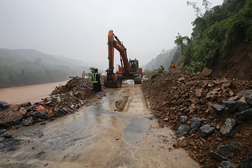 Miền núi Quảng Nam sạt lở nghiêm trọng, Quốc lộ 9 qua Quảng Trị bị ùn tắc ảnh 10