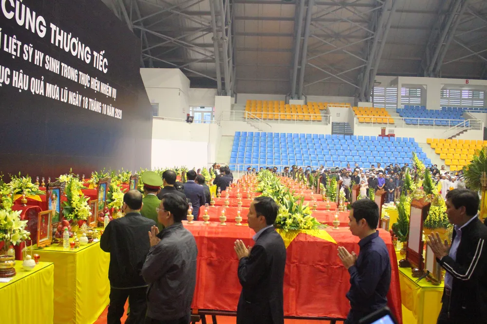 Lễ viếng và truy điệu 22 liệt sĩ Đoàn Kinh tế - Quốc phòng 337 hy sinh tại Quảng Trị  ảnh 6