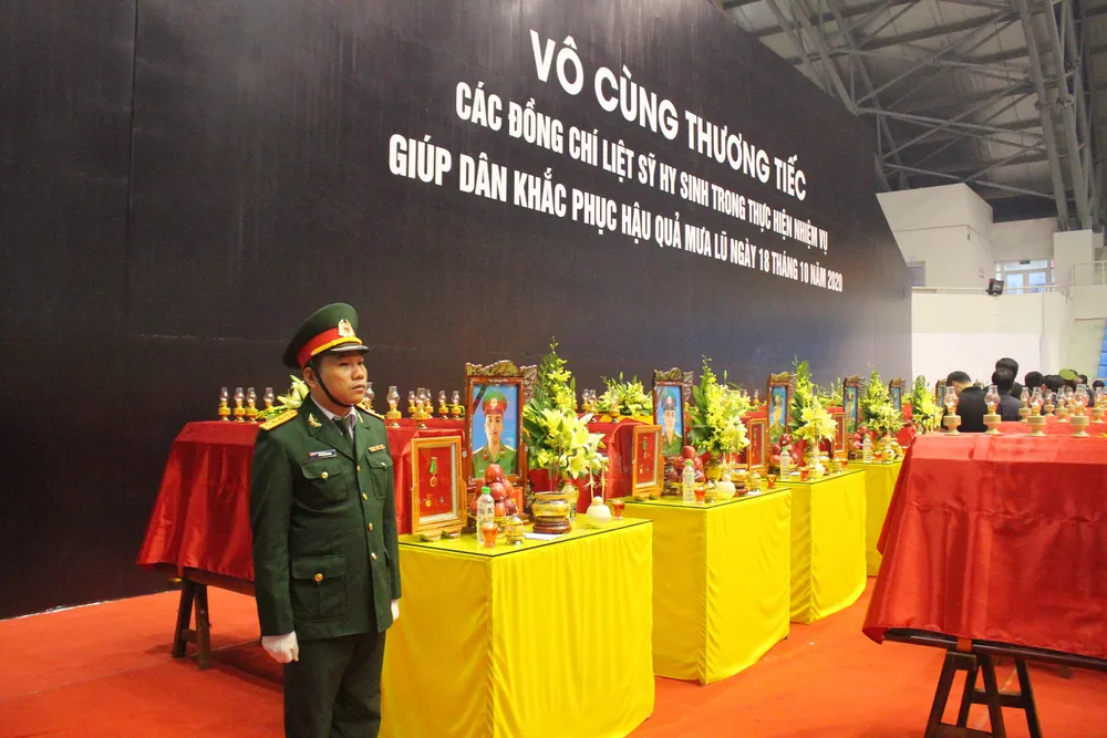Lễ viếng và truy điệu 22 liệt sĩ Đoàn Kinh tế - Quốc phòng 337 hy sinh tại Quảng Trị  ảnh 5