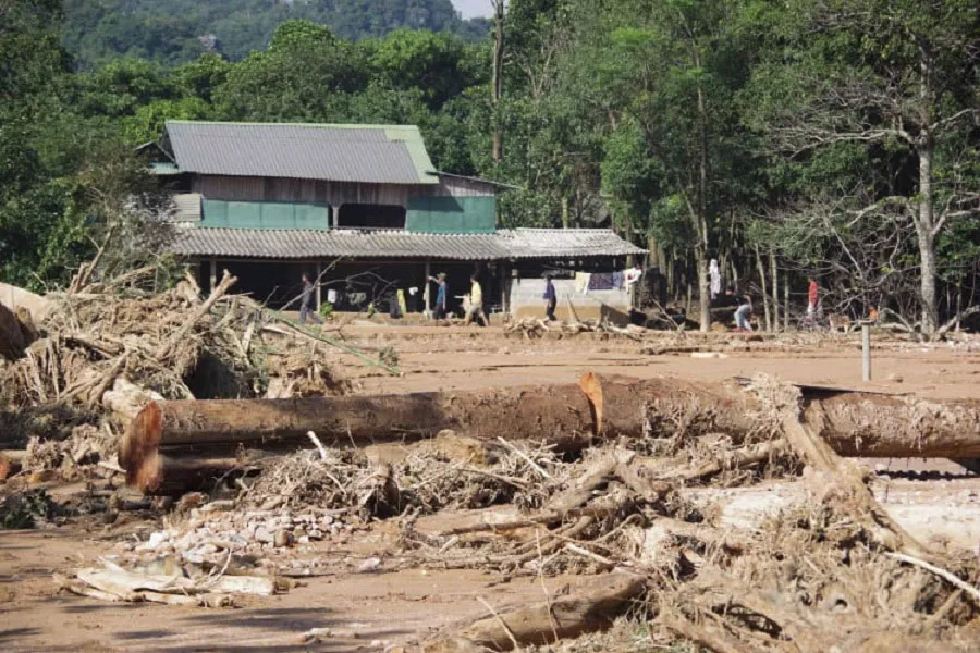 Quảng Trị di dời khẩn cấp người dân ra khỏi vùng có nguy cơ sạt lở cao ảnh 2