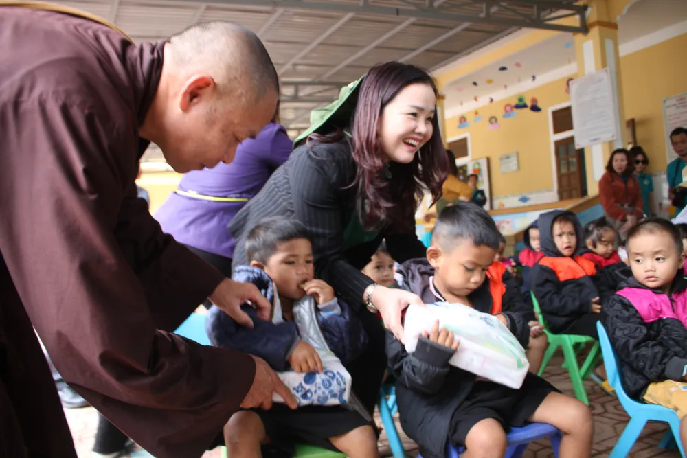 Quảng Trị: Tặng quà cho người dân hai bên biên giới Việt Nam - Lào bị ảnh hưởng bởi bão lũ  ảnh 4