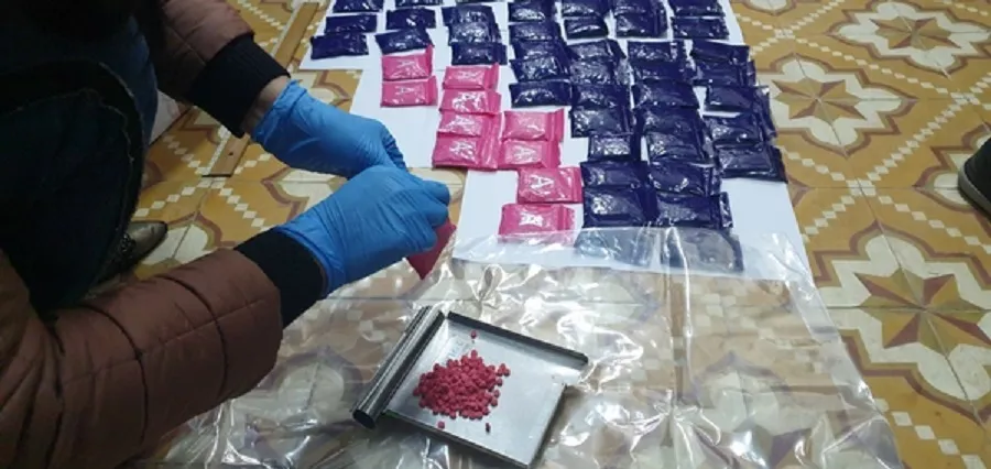 Bắt giữ 2 đối tượng mua bán, tàng trữ 18.000 viên ma túy ảnh 1