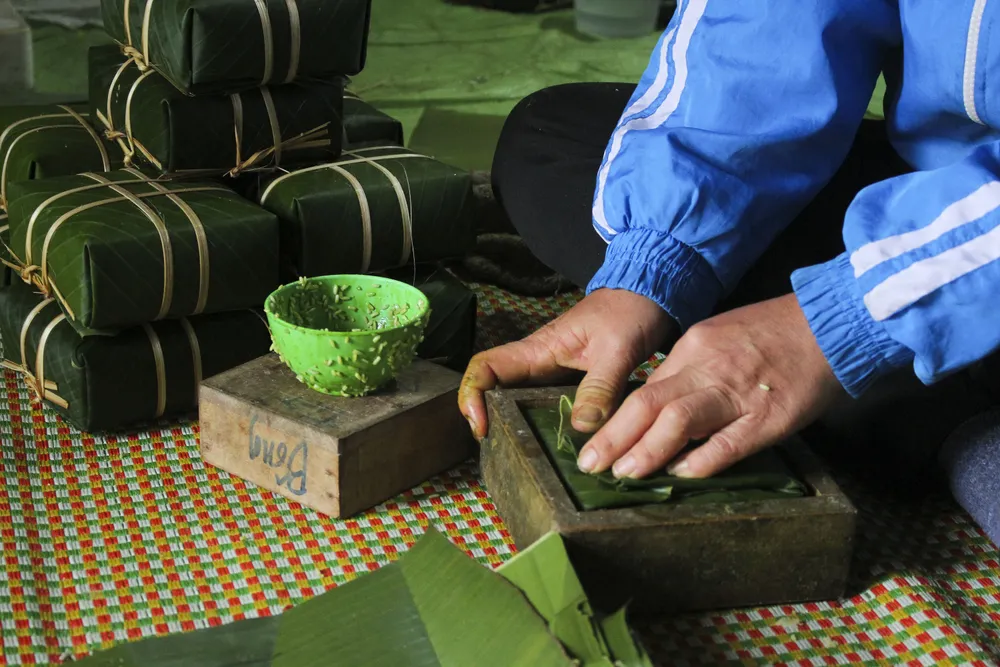 Làng nghề gói bánh chưng, bánh tét xanh như ngọc ảnh 8