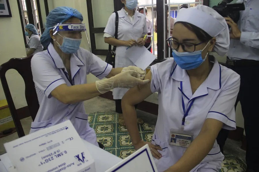 Quảng Trị: Tiêm vaccine Covid-19 cho lực lượng tuyến đầu phòng, chống dịch ảnh 2