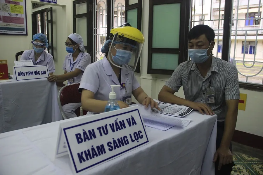 Quảng Trị: Tiêm vaccine Covid-19 cho lực lượng tuyến đầu phòng, chống dịch ảnh 1