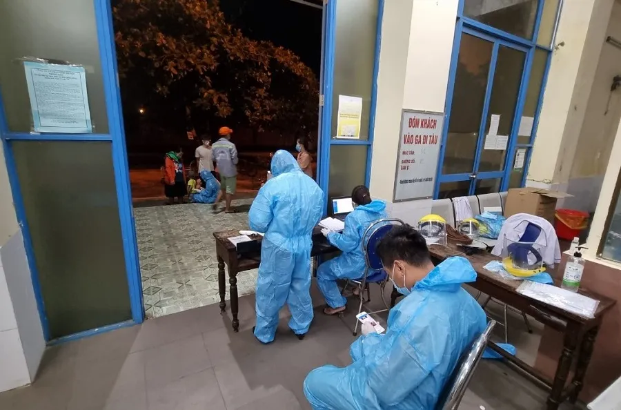 400 người Quảng Trị đang ở TPHCM sẽ được đưa về quê bằng tàu hỏa  ảnh 1