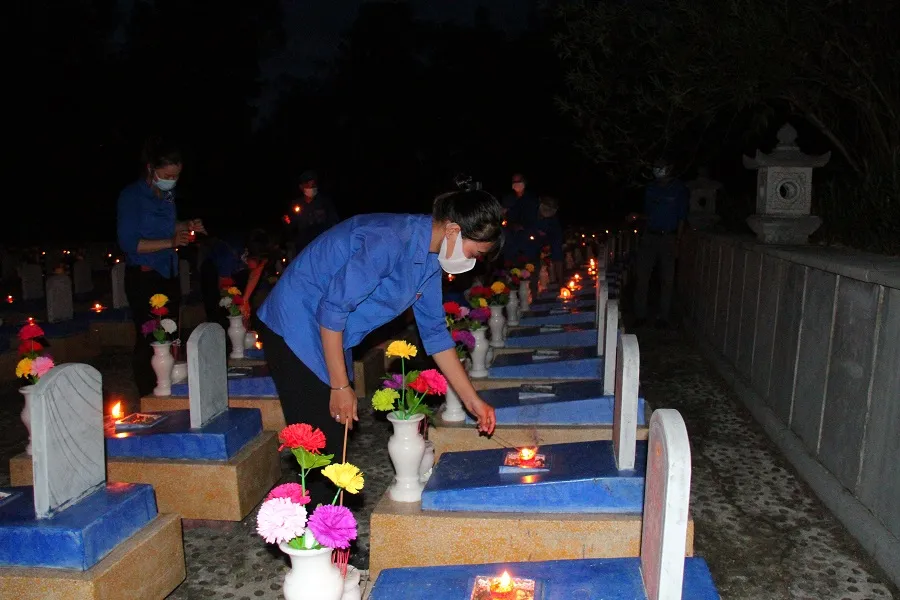 Quảng Trị: Hơn 54.000 ngọn nến tri ân thắp sáng nghĩa trang liệt sĩ  ảnh 3