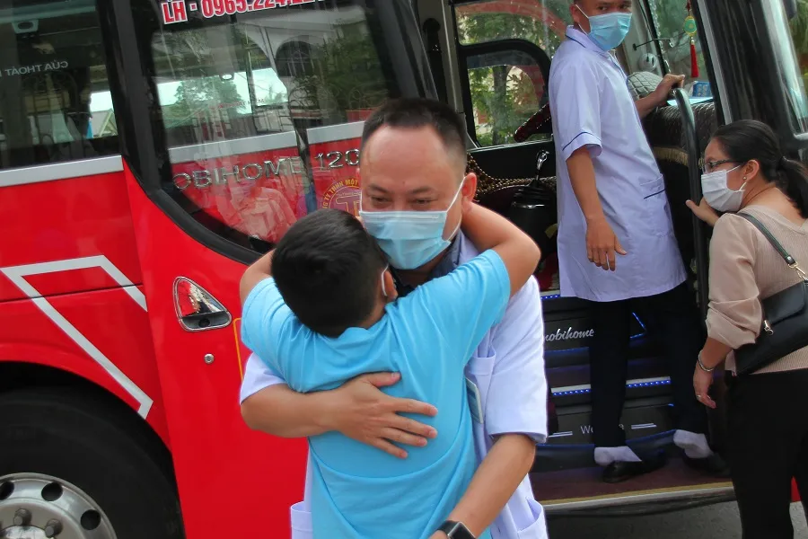 Quảng Trị: 35 bác sĩ, nhân viên y tế lên đường hỗ trợ Bình Dương chống dịch  ảnh 3