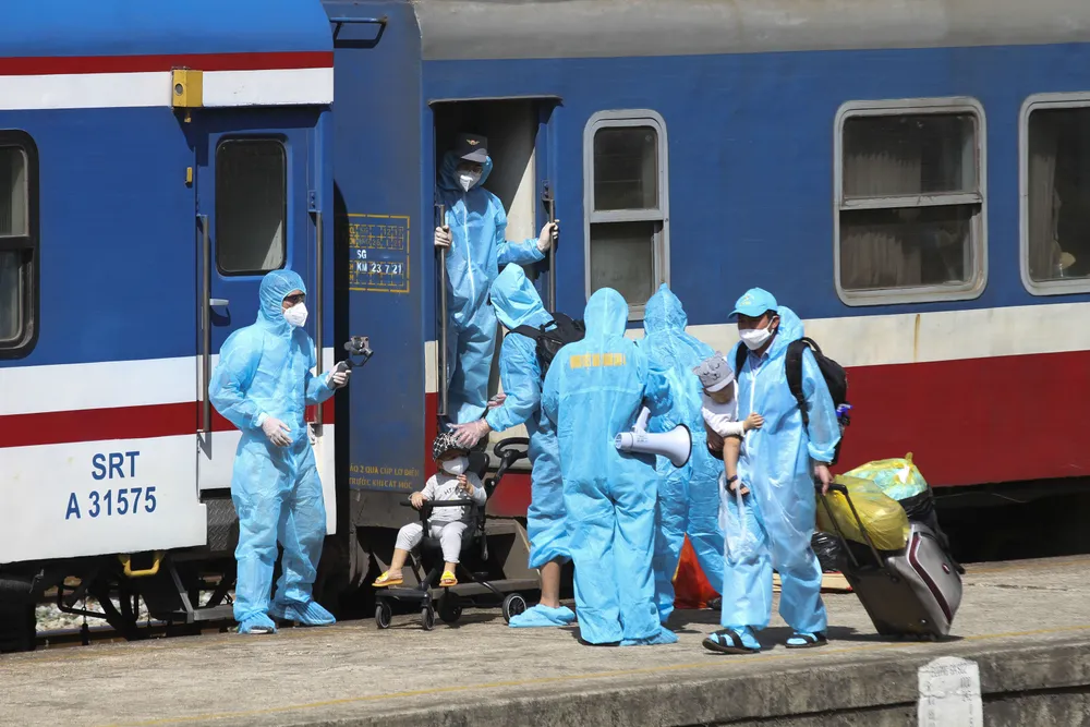 Chuyến tàu chở gần 400 người dân Quảng Trị từ TPHCM về tới quê nhà  ảnh 5