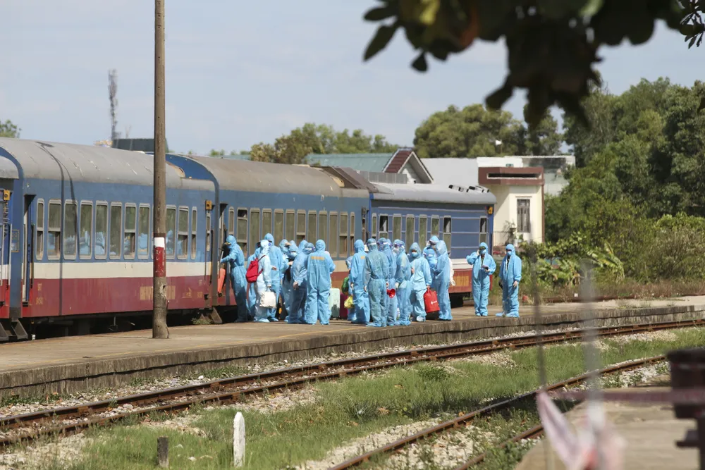 Chuyến tàu chở gần 400 người dân Quảng Trị từ TPHCM về tới quê nhà  ảnh 2