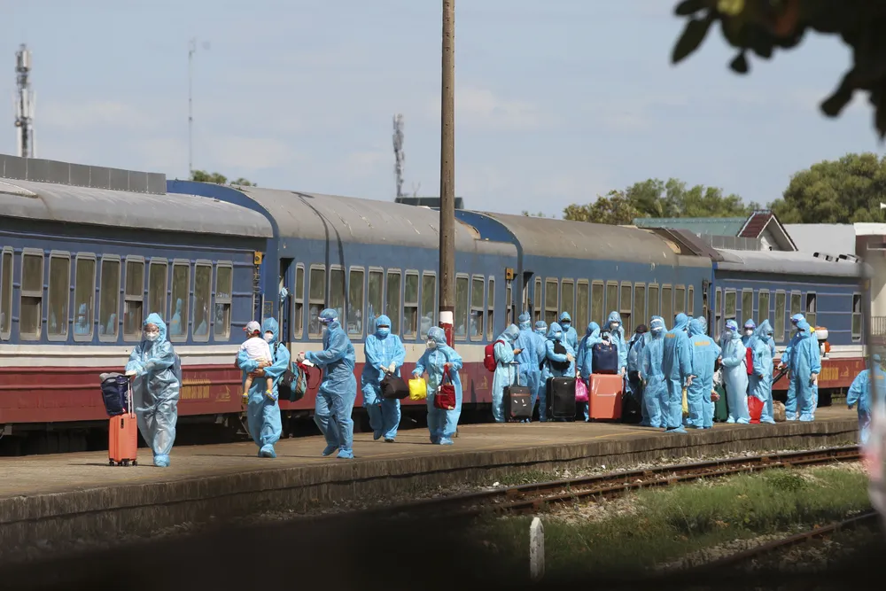 Chuyến tàu chở gần 400 người dân Quảng Trị từ TPHCM về tới quê nhà  ảnh 3