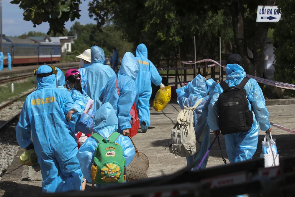 Chuyến tàu chở gần 400 người dân Quảng Trị từ TPHCM về tới quê nhà  ảnh 11