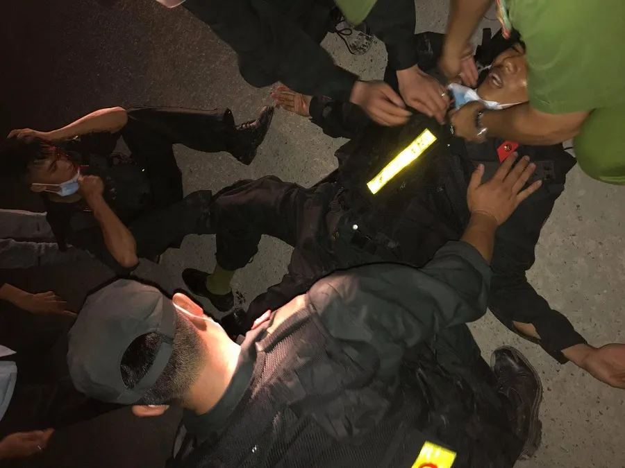 Vụ 5 chiến sĩ công an bị thương khi bảo vệ vận chuyển thiết bị điện gió ở Quảng Trị: Khởi tố vụ án ảnh 1